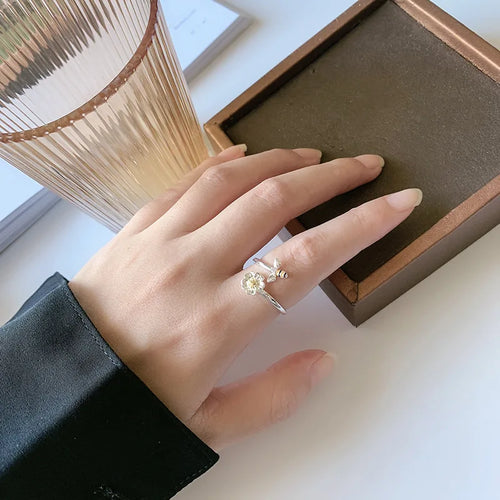 Anillo ajustable de abeja y flor