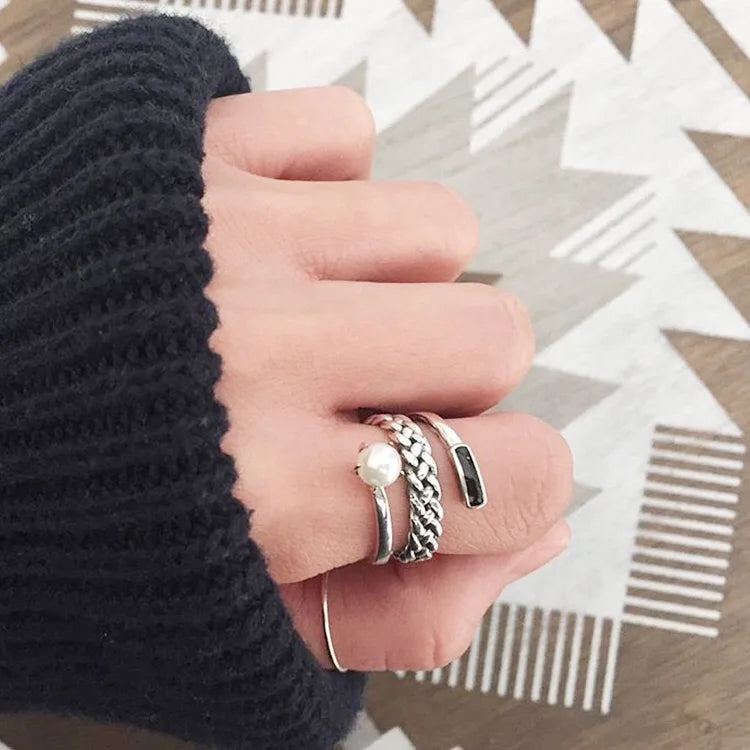 Anillo Plateado con Perla