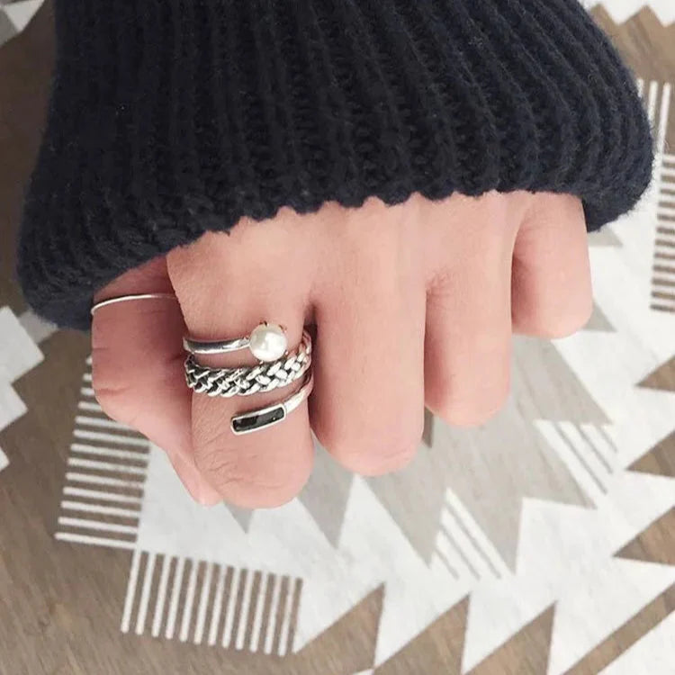 Anillo Plateado con Perla