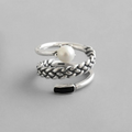 Anillo Plateado con Perla