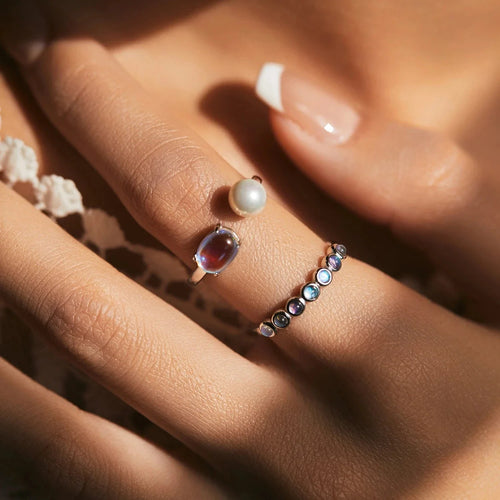 Anillo de banda con cristal de piedra lunar