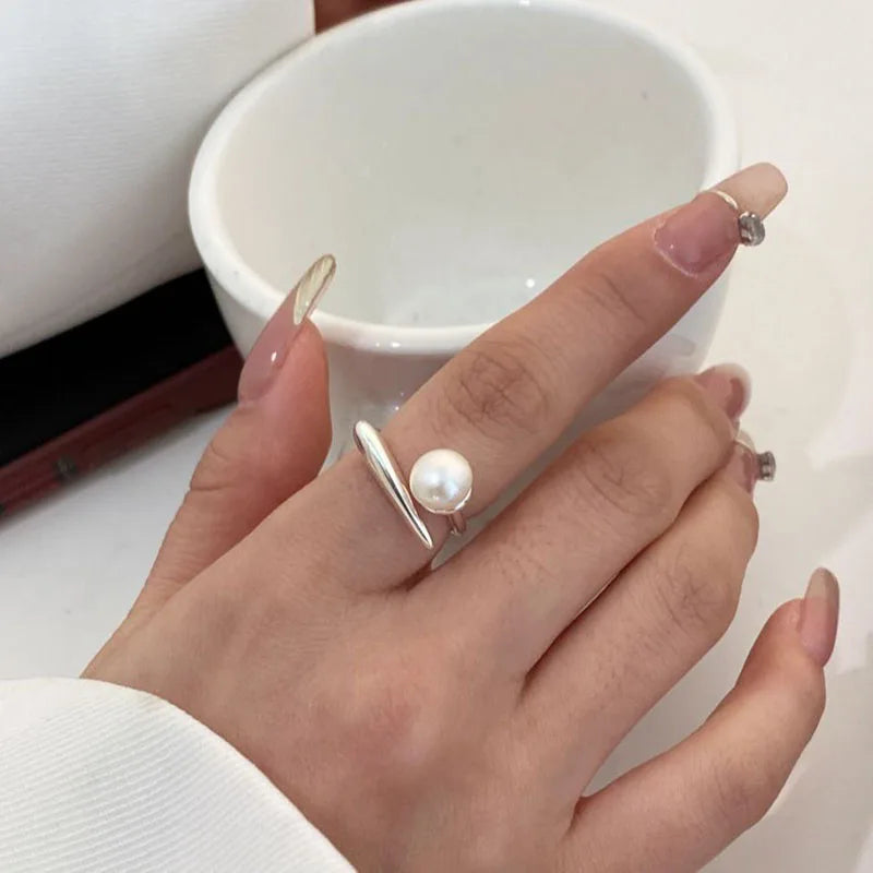 Encantador Anillo de Dedo con Perla para Mujer