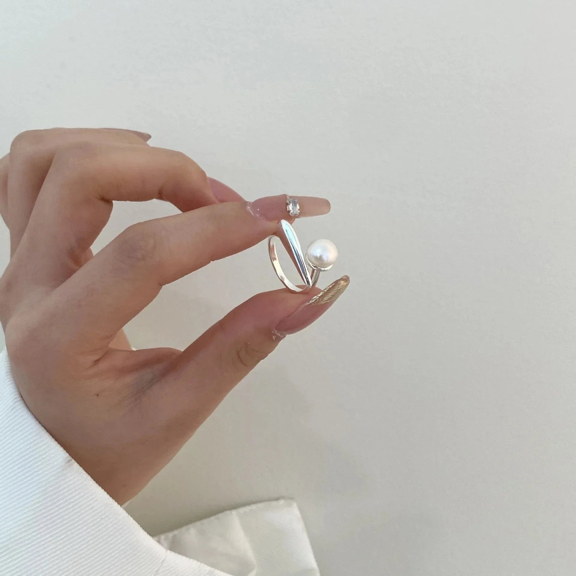 Encantador Anillo de Dedo con Perla para Mujer