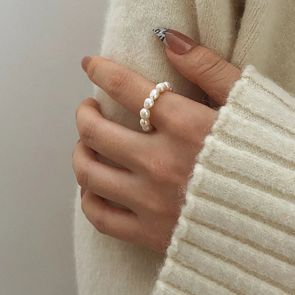 Anillo con Perlas Blancas
