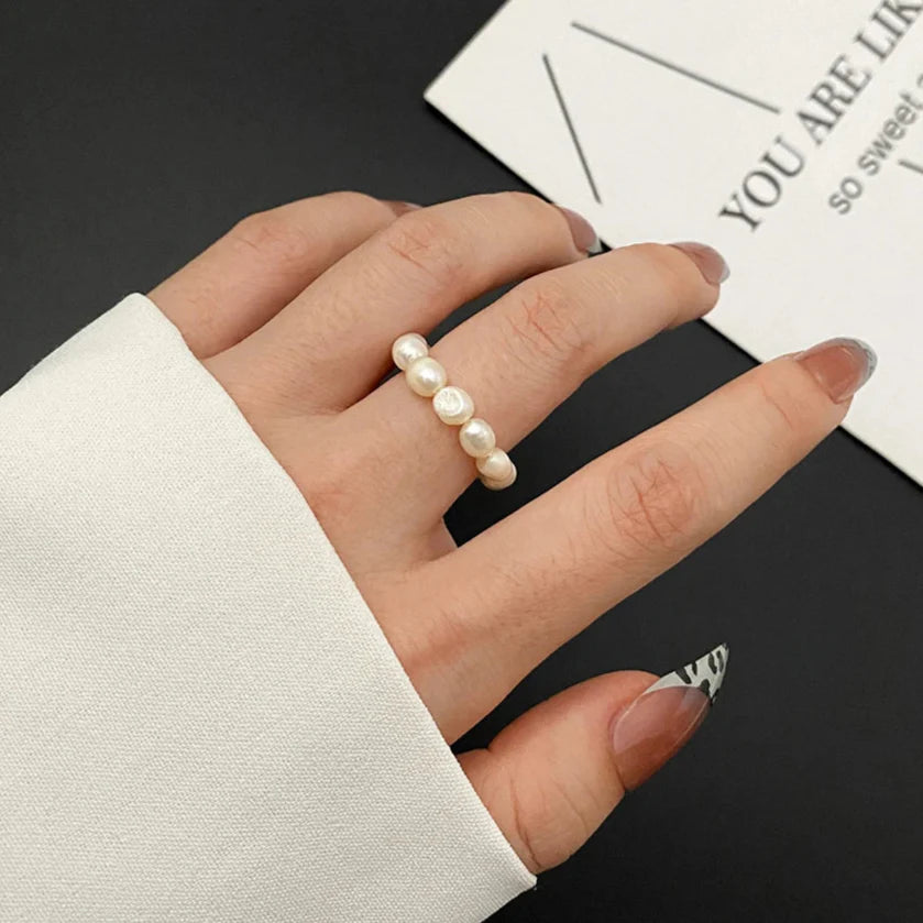 Anillo con Perlas Blancas