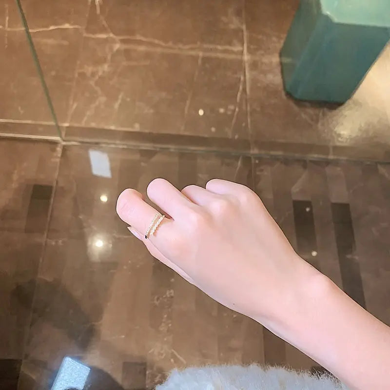 Anillo tipo Sortija con Perlas Blancas y Strass
