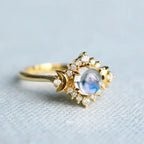 Anillo con Cristal de Piedra de Luna