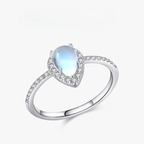 Anillo con piedra de luna y circonio