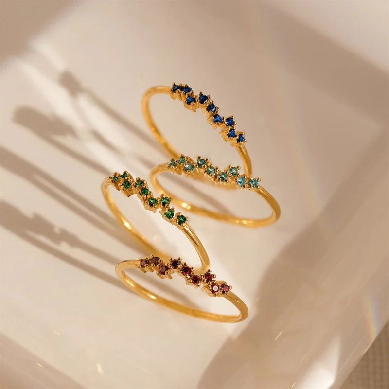 Anillo con piedra de nacimiento de circonio