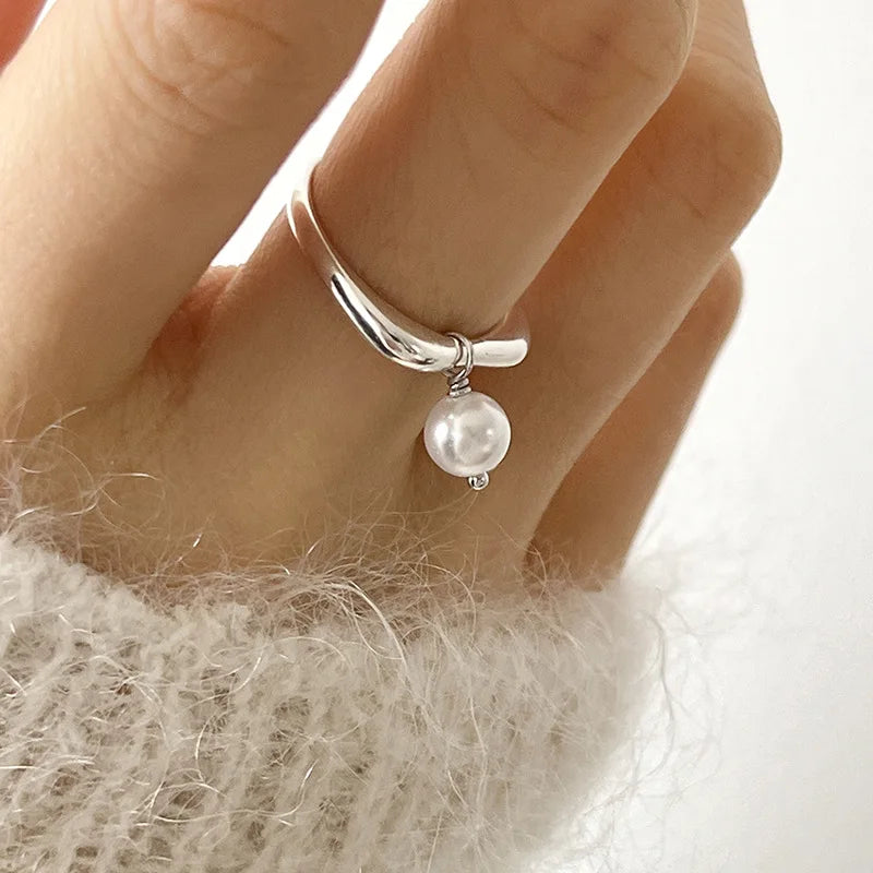 Anillo para Mujer con Perla Blanca en Circonio