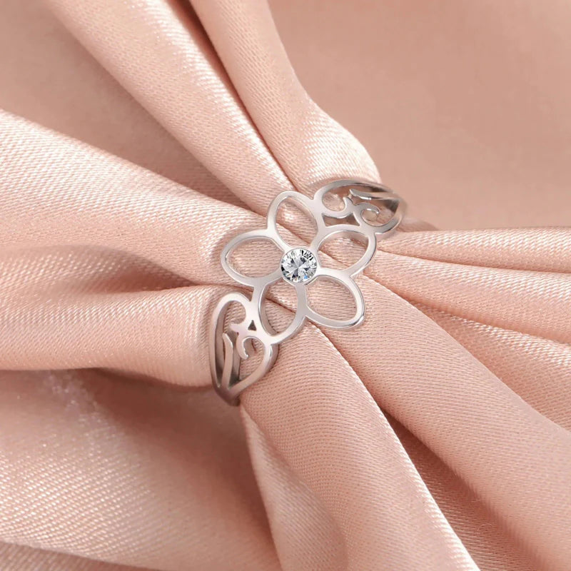 Anillo Flor de 5 Pétalos con Circonio Plata