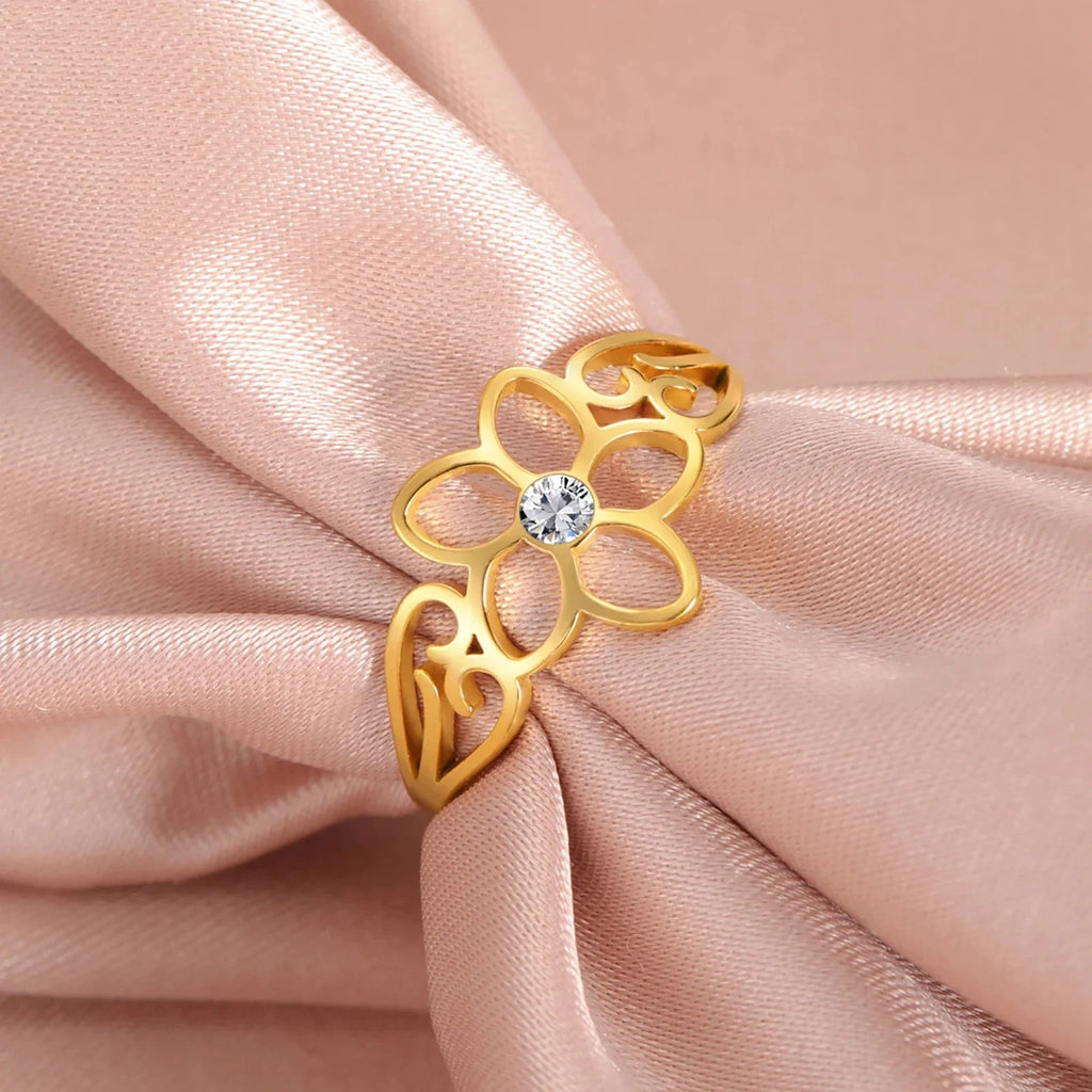 Anillo Flor de 5 Pétalos con Circonio Oro