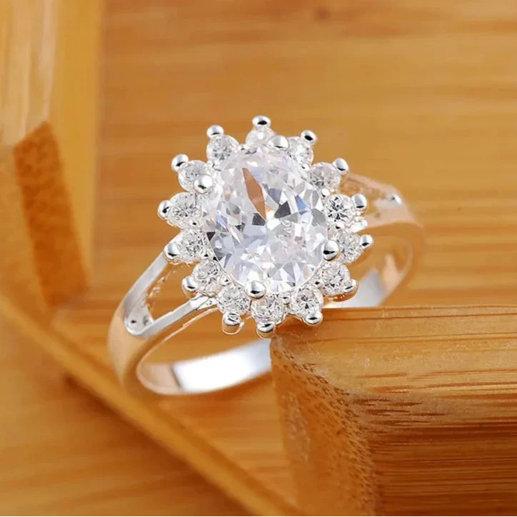 Anillo de Flor con Cristal