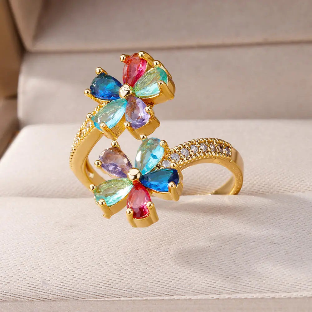 Anillo con Flores de Colores en Circonio Oro