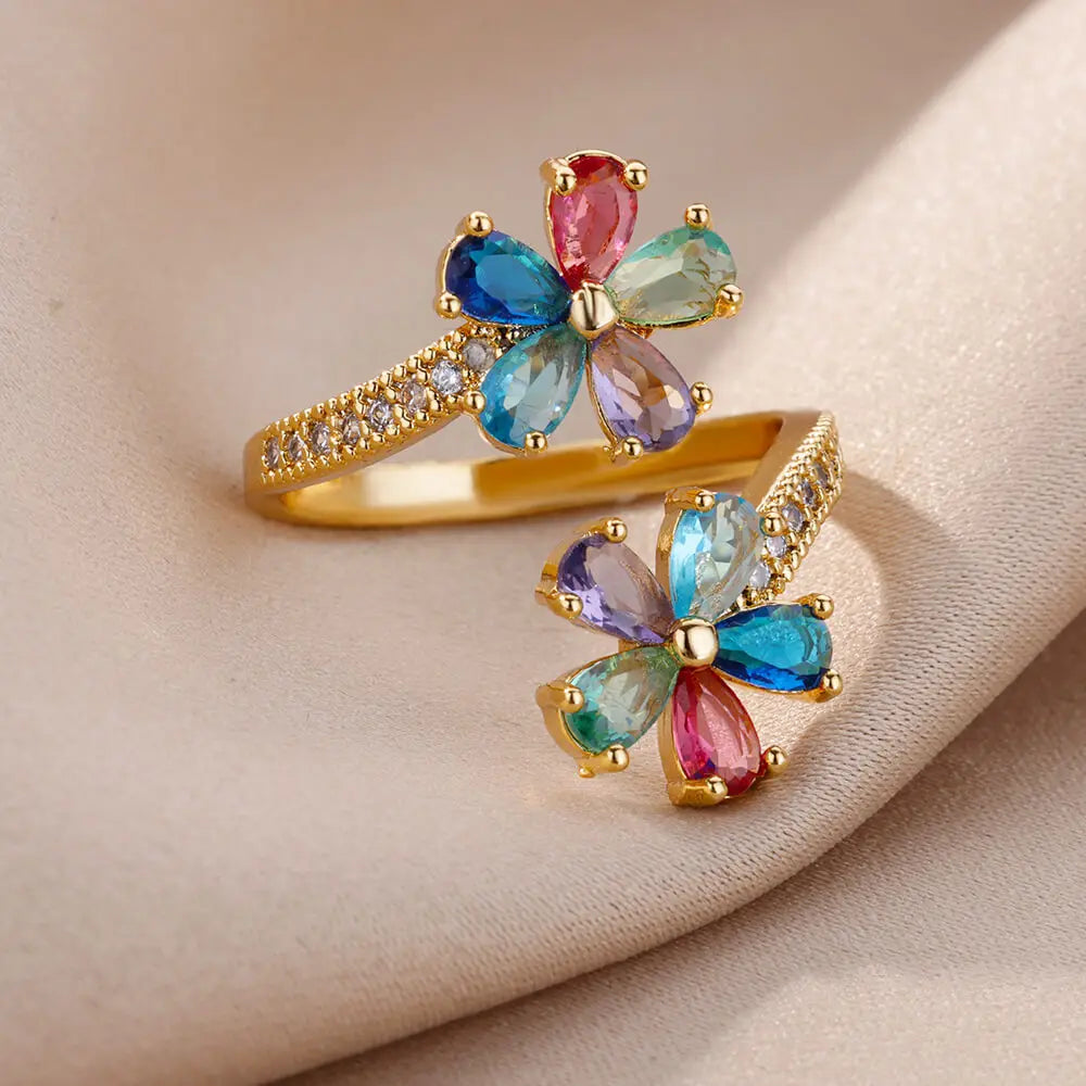 Anillo con Flores de Colores en Circonio Oro
