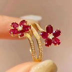 Anillo con Flores Rojas y Circonio