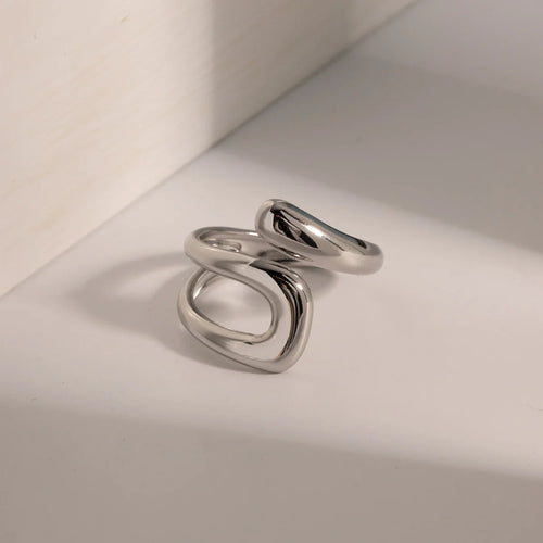 Anillo de gota de agua hueco de plata