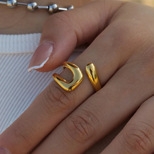 Anillo de gota de agua hueco de oro