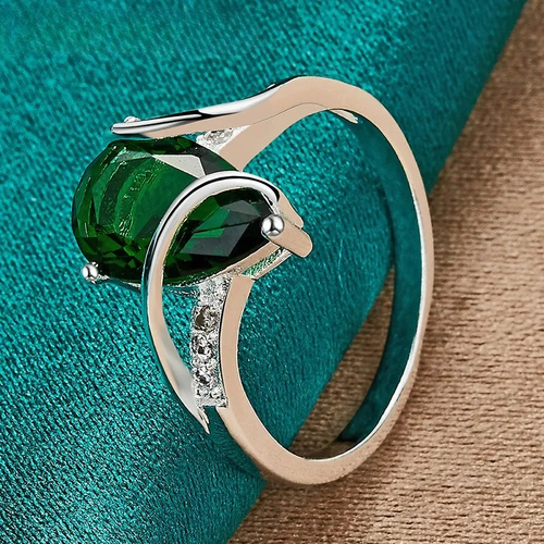 Anillo de Gota de Agua con Circonio