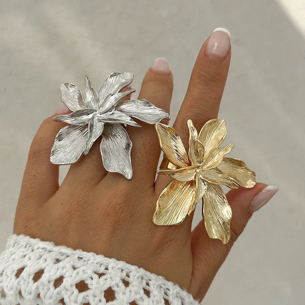 Anillo con Gran Flor de Oro