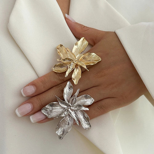 Anillo con Gran Flor de Plata