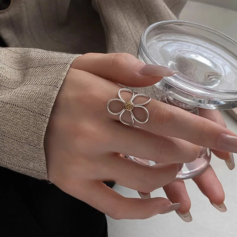 Anillo Grande Flor Elegante