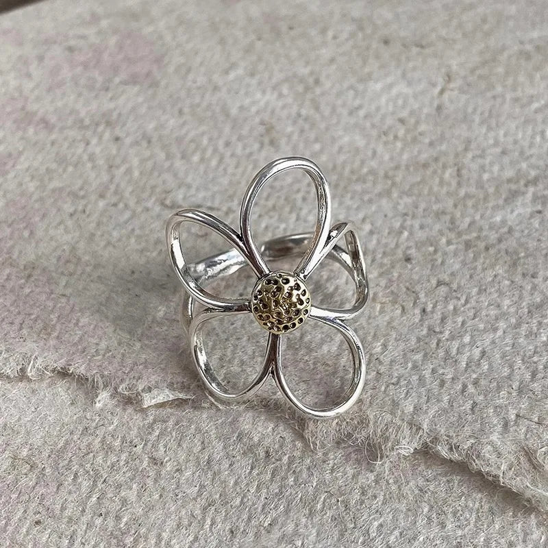 Anillo Grande Flor Elegante