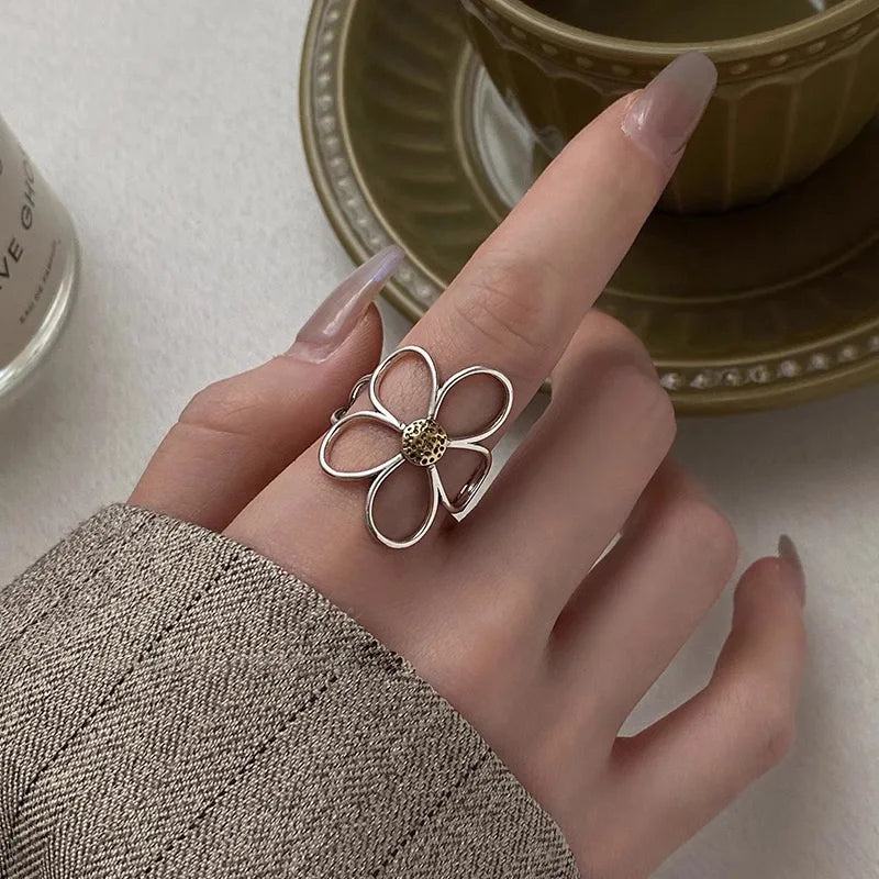 Anillo Grande Flor Elegante