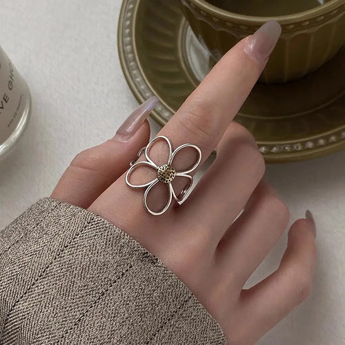 Anillo Grande Flor Elegante