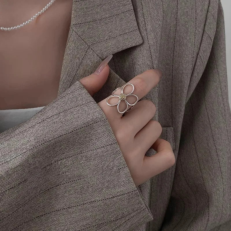Anillo Grande Flor Elegante