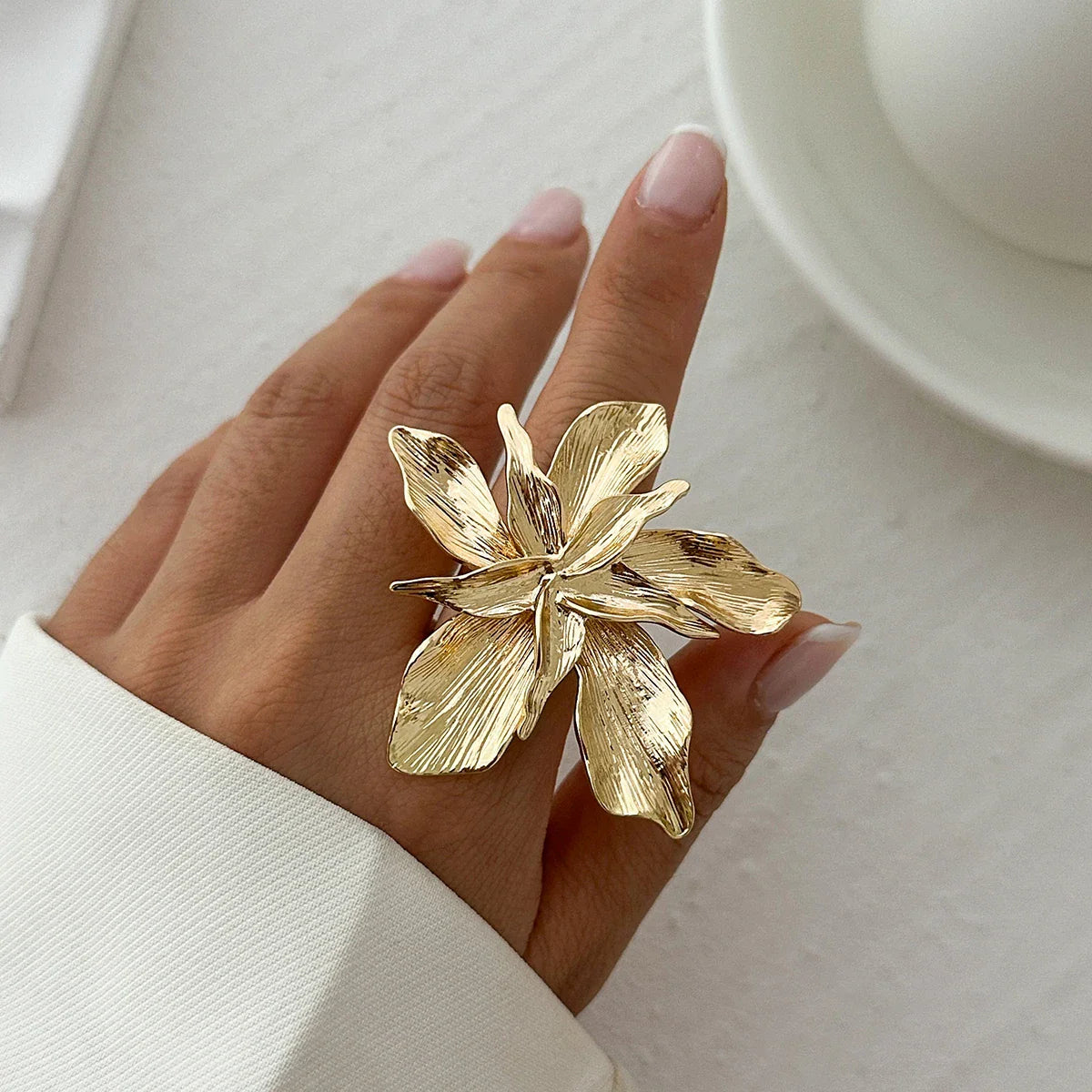 Anillo con Gran Flor de Oro