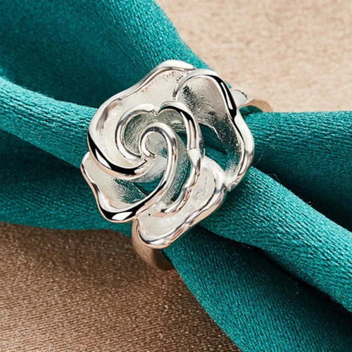 Anillo con Gran Flor Plateada
