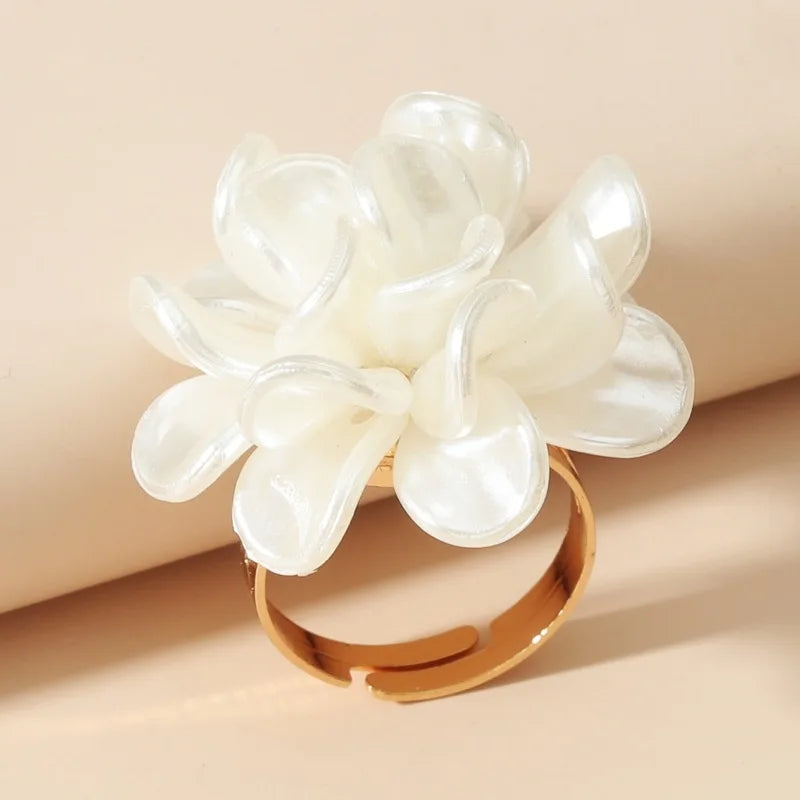 Anillo de Flor Grande Blanca