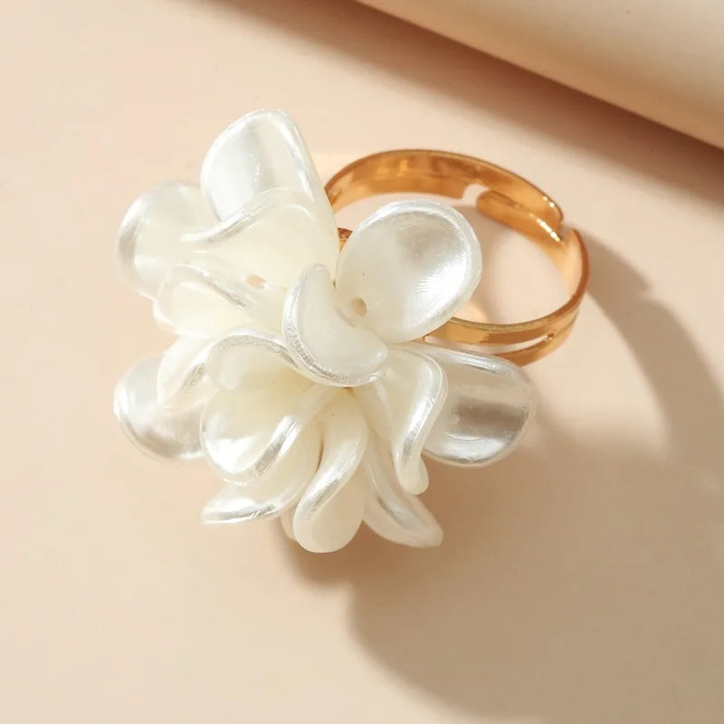 Anillo de Flor Grande Blanca