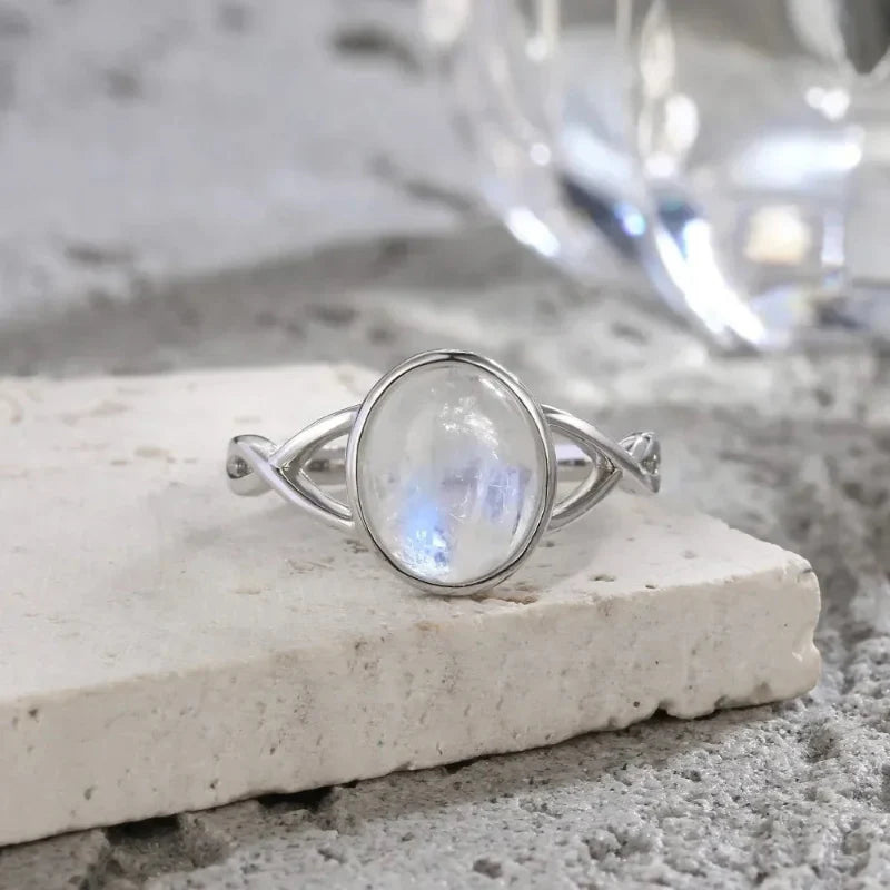 Anillo con Piedra de Luna Fertilidad