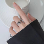 Anillo Plateado Corazón Negro para Mujer