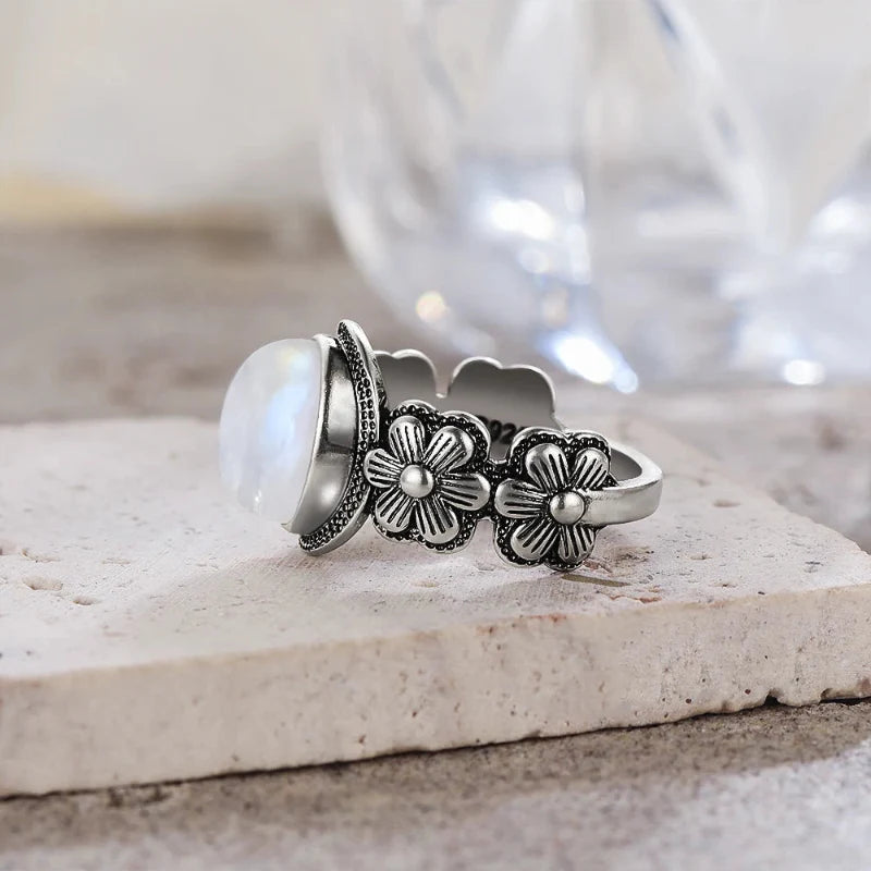 Anillo con Banda Floral Piedra de Luna