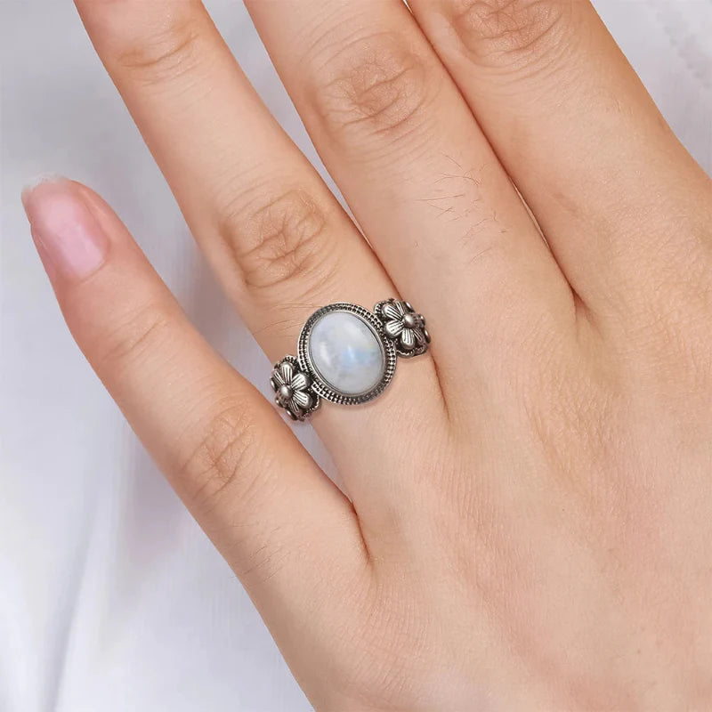 Anillo con Banda Floral Piedra de Luna
