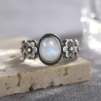 Anillo con Banda Floral Piedra de Luna