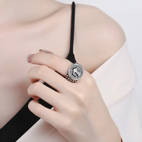 Anillo con Aro de Calavera Gótica