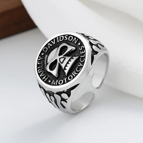 Anillo con Aro de Calavera Gótica