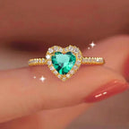Anillo con Corazón y Circonia verde y oro