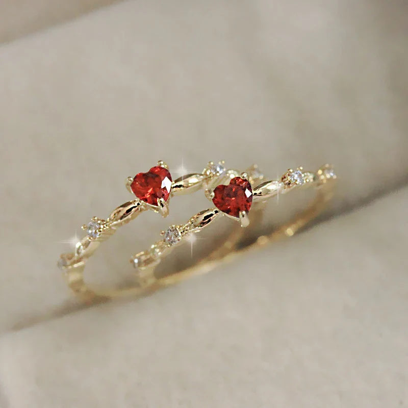 Anillo con Corazón Rojo y Circón