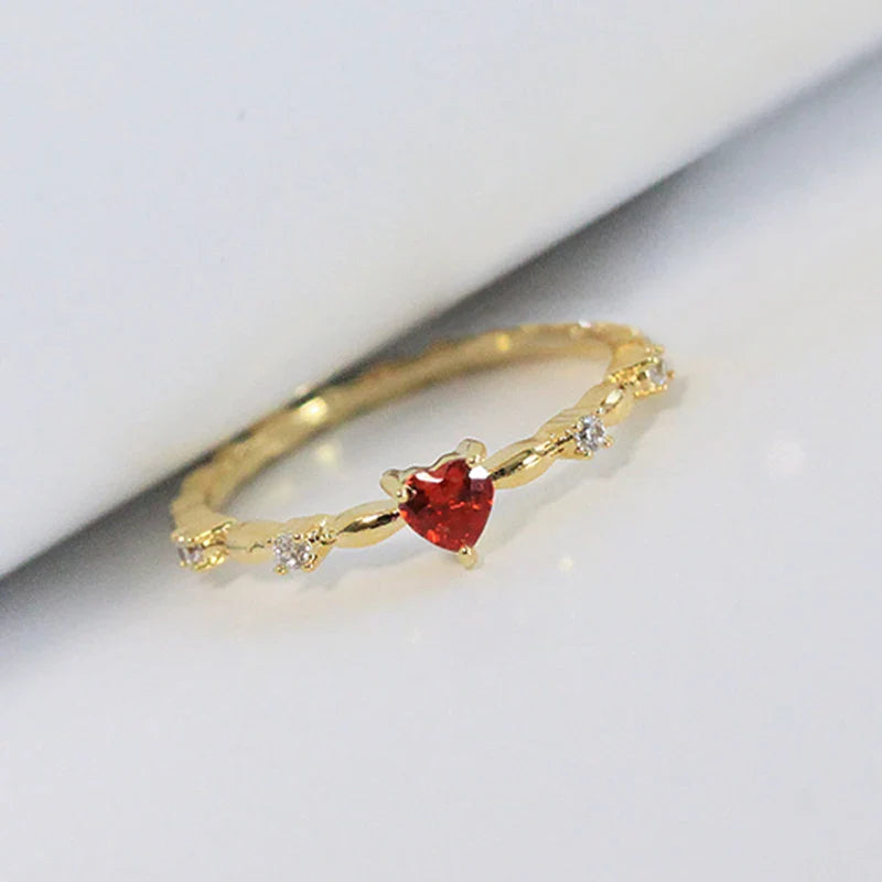 Anillo con Corazón Rojo y Circón