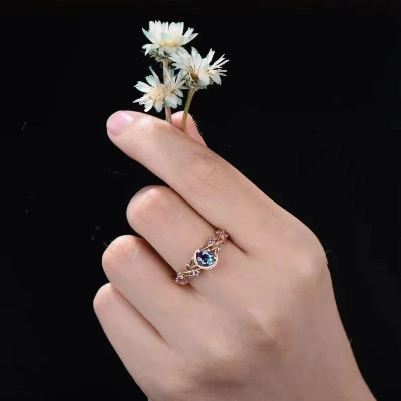 Anillo con Media Luna y Circonio dorado