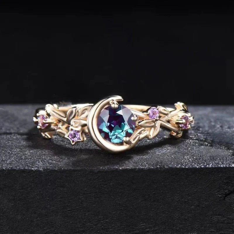 Anillo con Media Luna y Circonio dorado