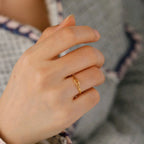 Anillo con Cuartos de Luna de oro