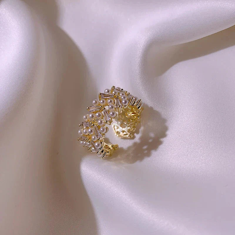 Anillo con Perlas Blancas en Circonio
