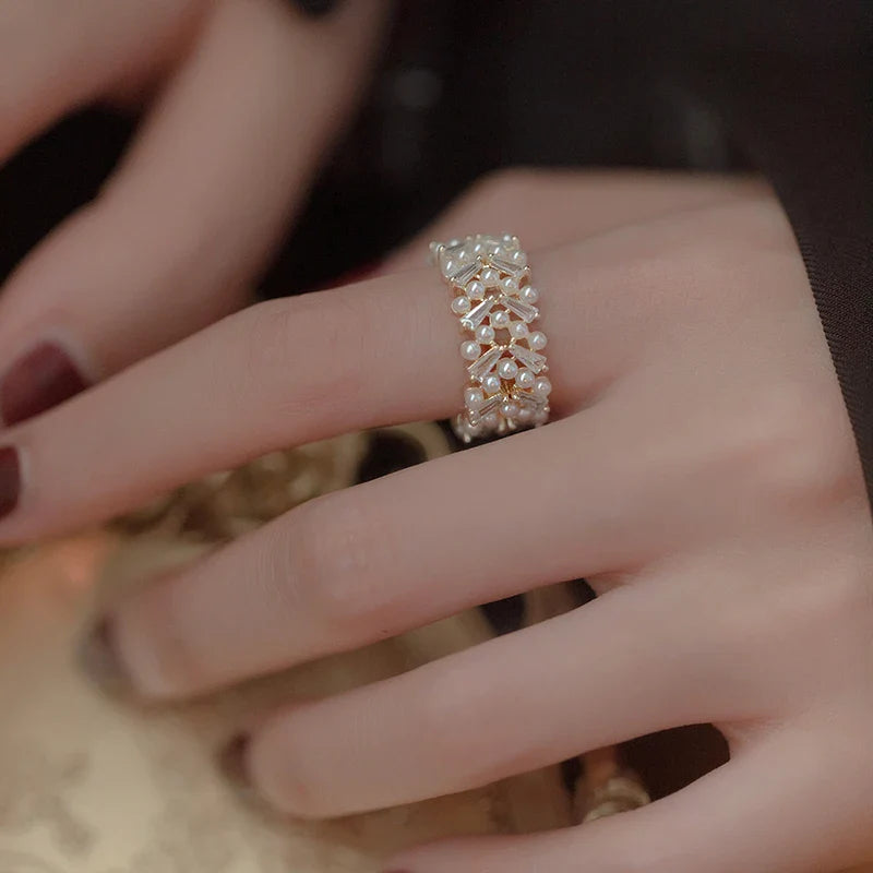 Anillo con Perlas Blancas en Circonio