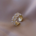 Anillo con Perlas Blancas en Circonio